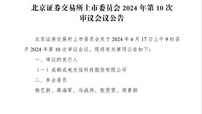 不离不弃！球迷们在训练场为国足加油，国足全队与他们击掌、签名